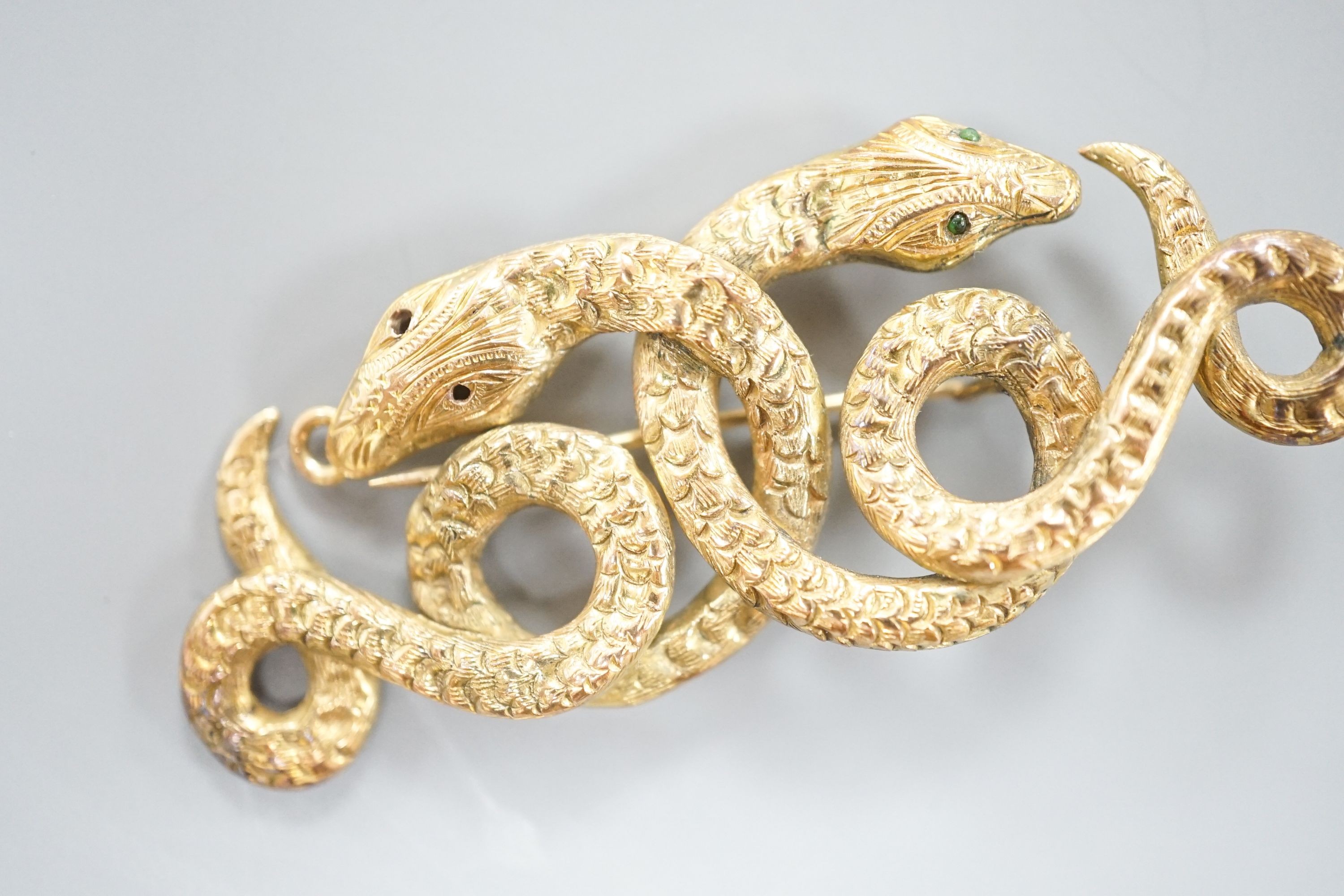 A yellow metal and enamel set twin serpent brooch, (a.f.), 58mm, gross weight 9 grams.